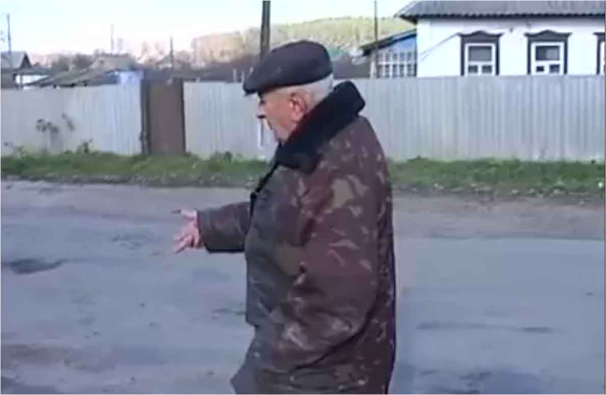В селе Харьковской области люди за свой счет заасфальтировали дорогу 