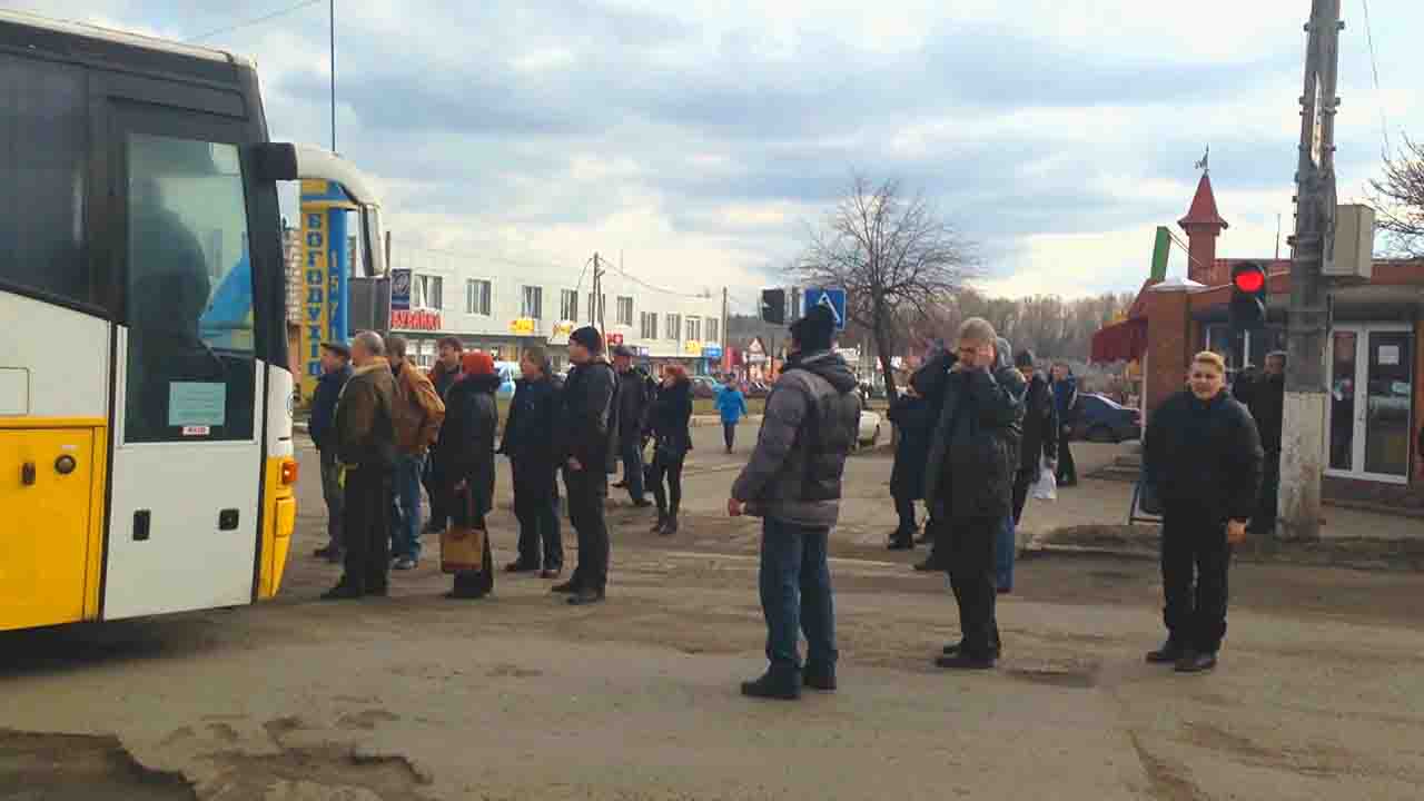 Возвращение курсантов домой из Киева в Харьков . Не верьте провокациям  по поводу беркута !!!